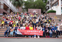 同學與師長們行前合影